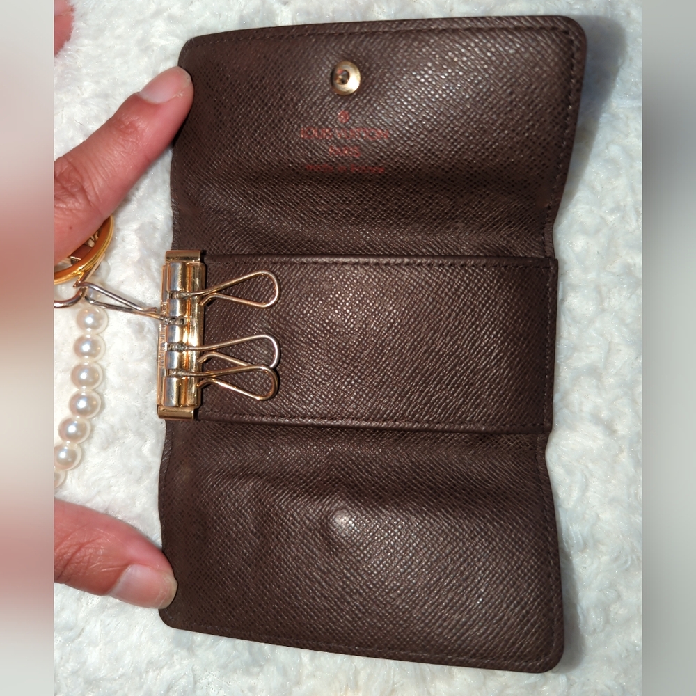 Louis Vuitton Brown Damier Authentic Textured Key Wallet EUC With Bonus Charms - Picture 5 of 7